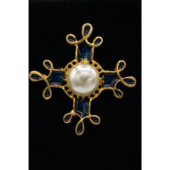 Vintage Maltese Cross Pin Brooch Navy Enamel Gold Tone Pearl Chunky 80s Bin1 - Picture 3 of 8